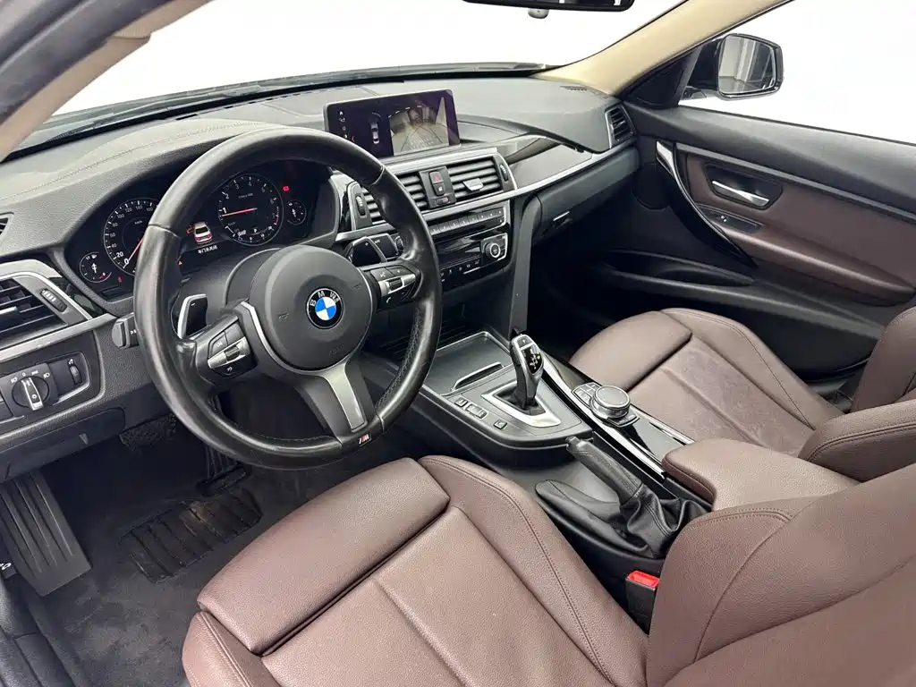 BMW 3 Series 2018 — фото 16