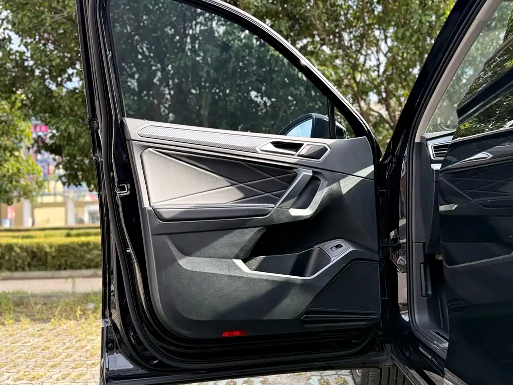 Volkswagen Tiguan L 2023 — фото 13
