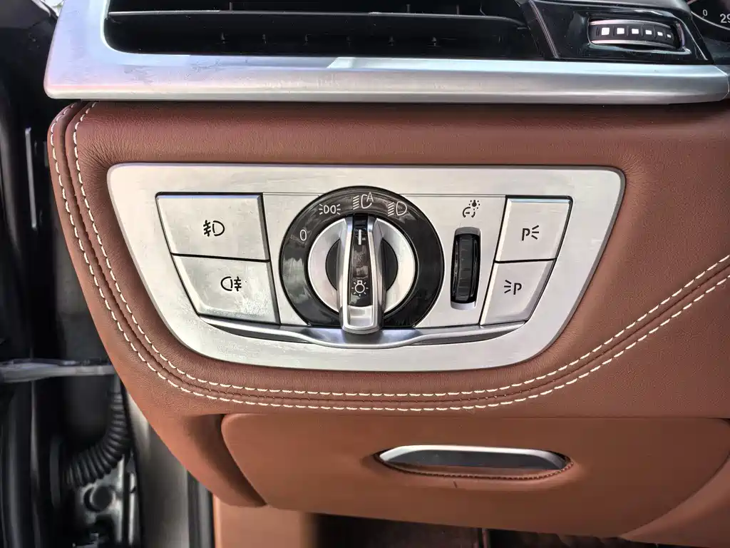 BMW 7 Series 2019 — фото 13