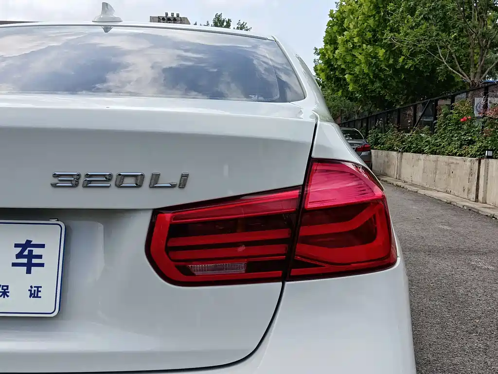BMW 3 Series 2019 — фото 10