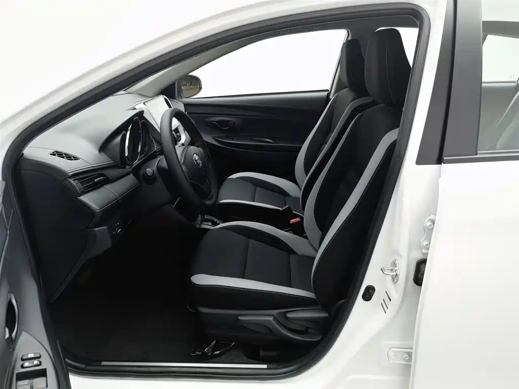 Toyota Yaris L 2020 — фото 10
