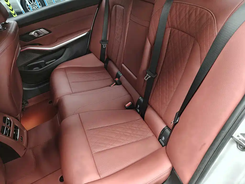 BMW 3 Series 2023 — фото 10