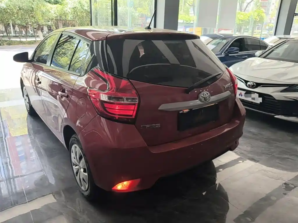 Toyota Yaris L 2021