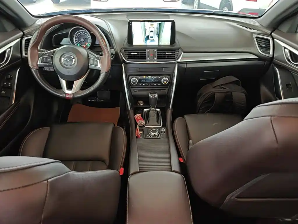 Mazda CX-4 2017 — фото 10