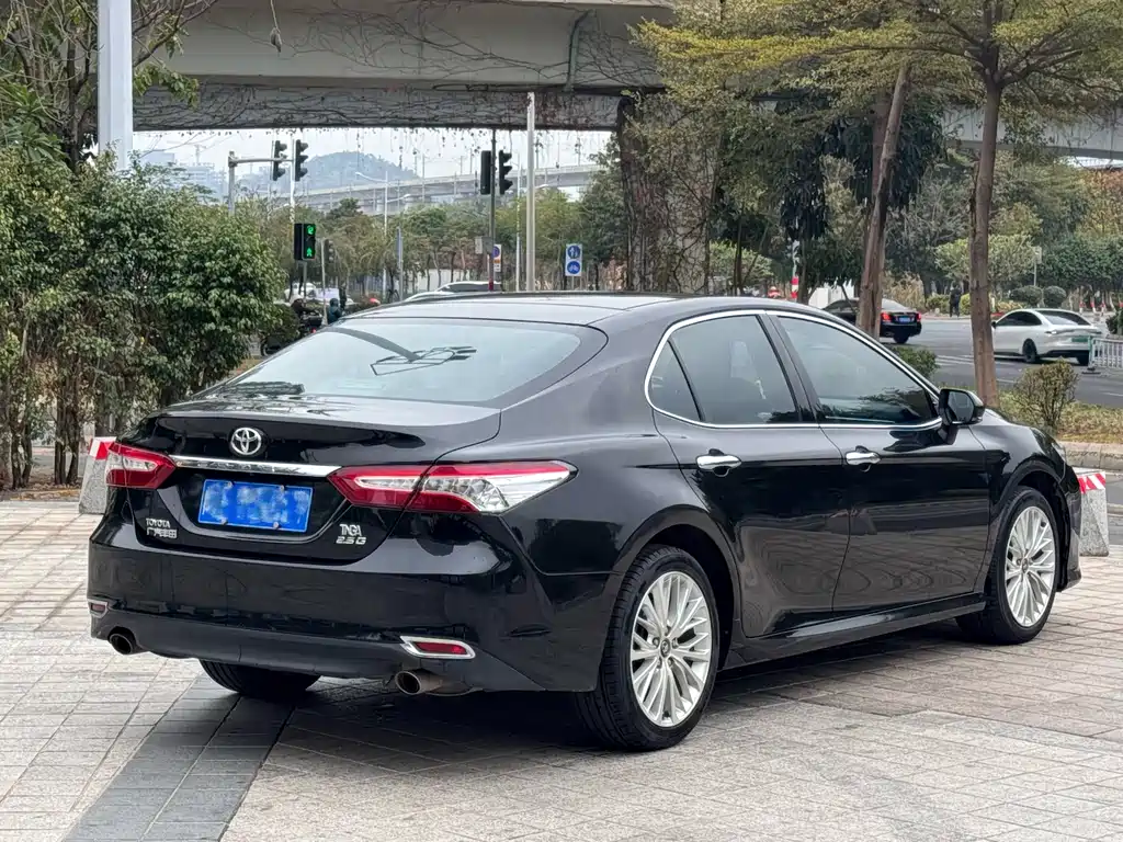Toyota Camry 2019 — фото 4