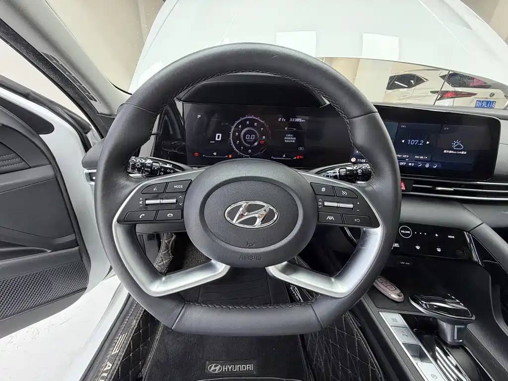 Hyundai Elantra 2023 — фото 10