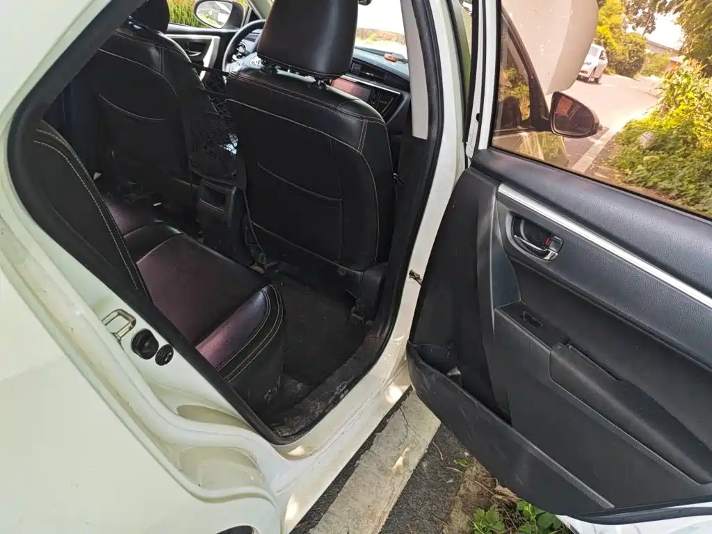 Toyota Corolla 2018 — фото 19