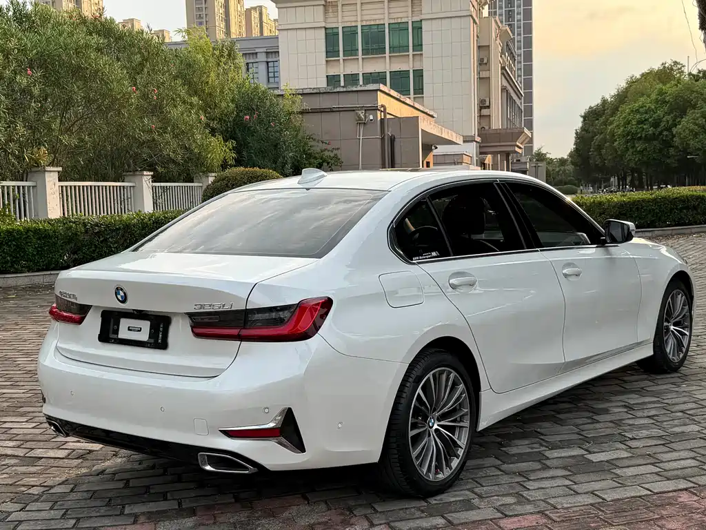 BMW 3 Series 2019 — фото 13