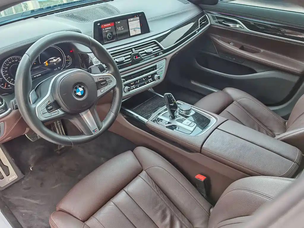 BMW 7 Series 2018 — фото 12