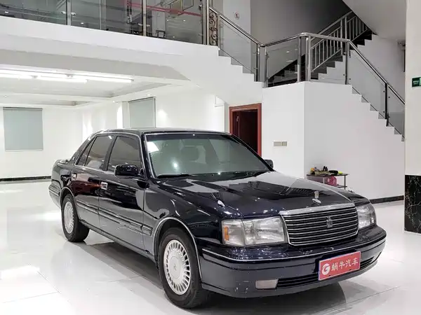 Toyota Crown 2016