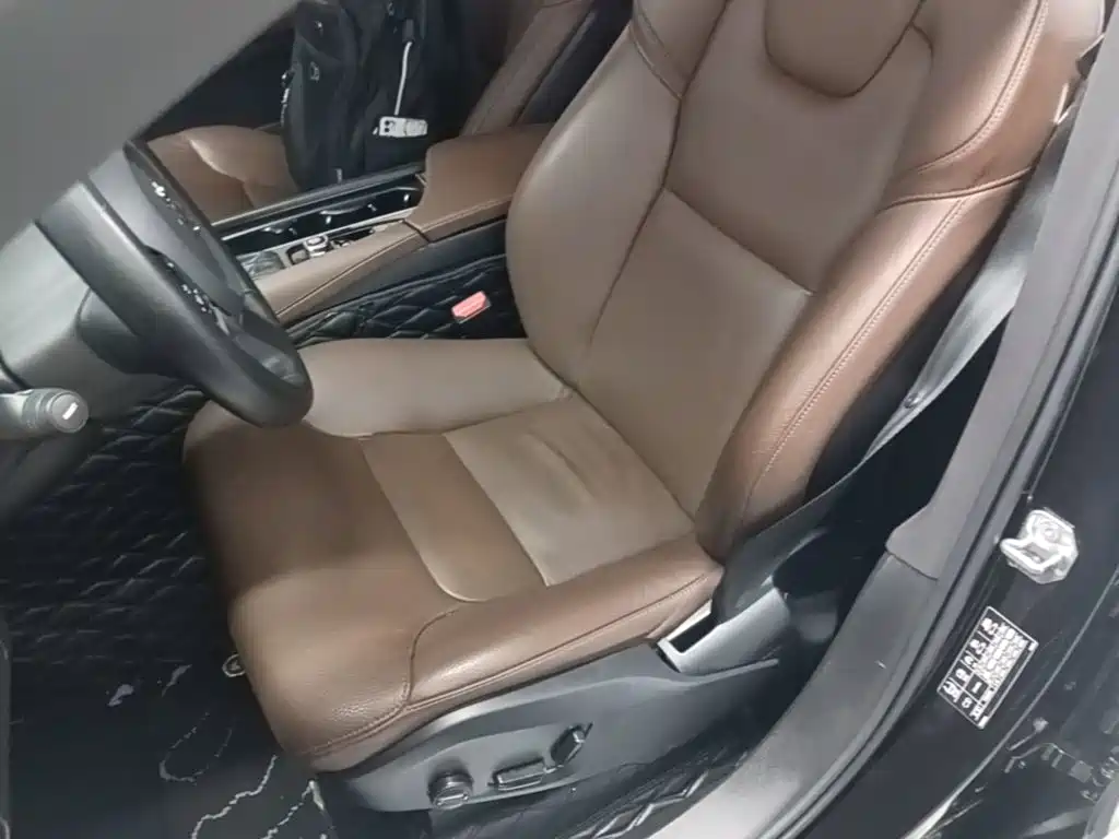 Volvo XC90 2020 — фото 15