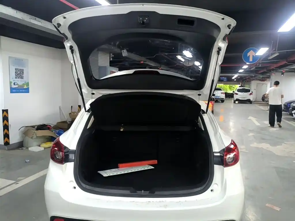 Mazda 3 Axela 2016 — фото 19