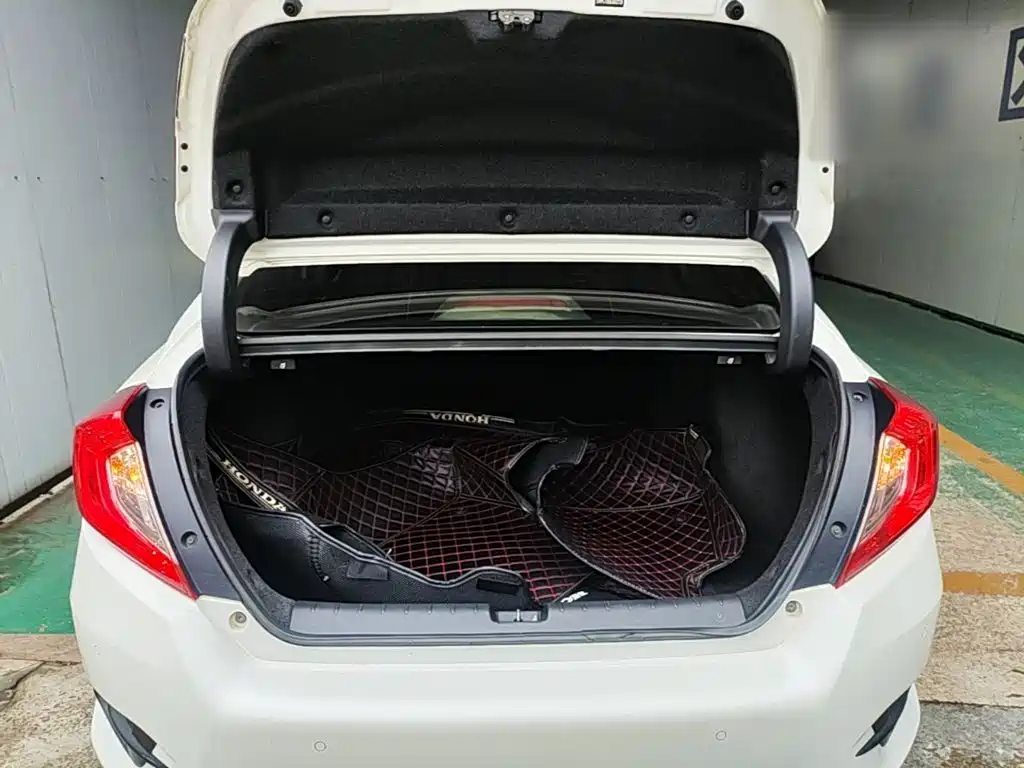 Honda Civic 2019 — фото 19
