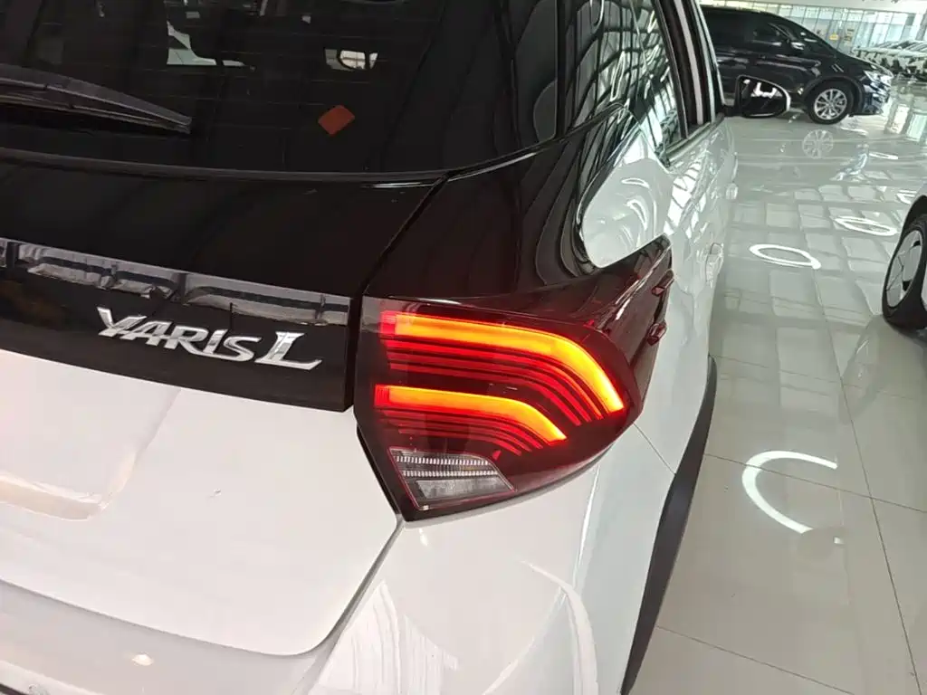 Toyota Yaris L 2022 — фото 8