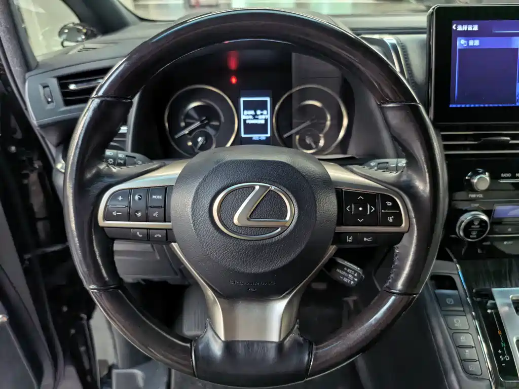 Lexus LM 2022 — фото 13