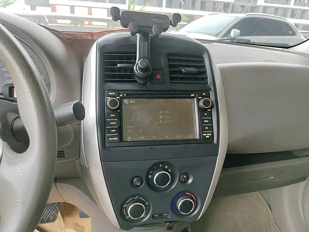 Nissan Sunny 2014 — фото 13