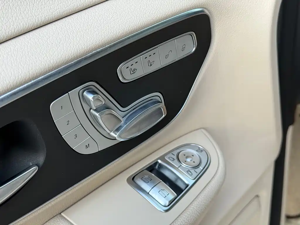 Mercedes-Benz V-Class 2016 — фото 25