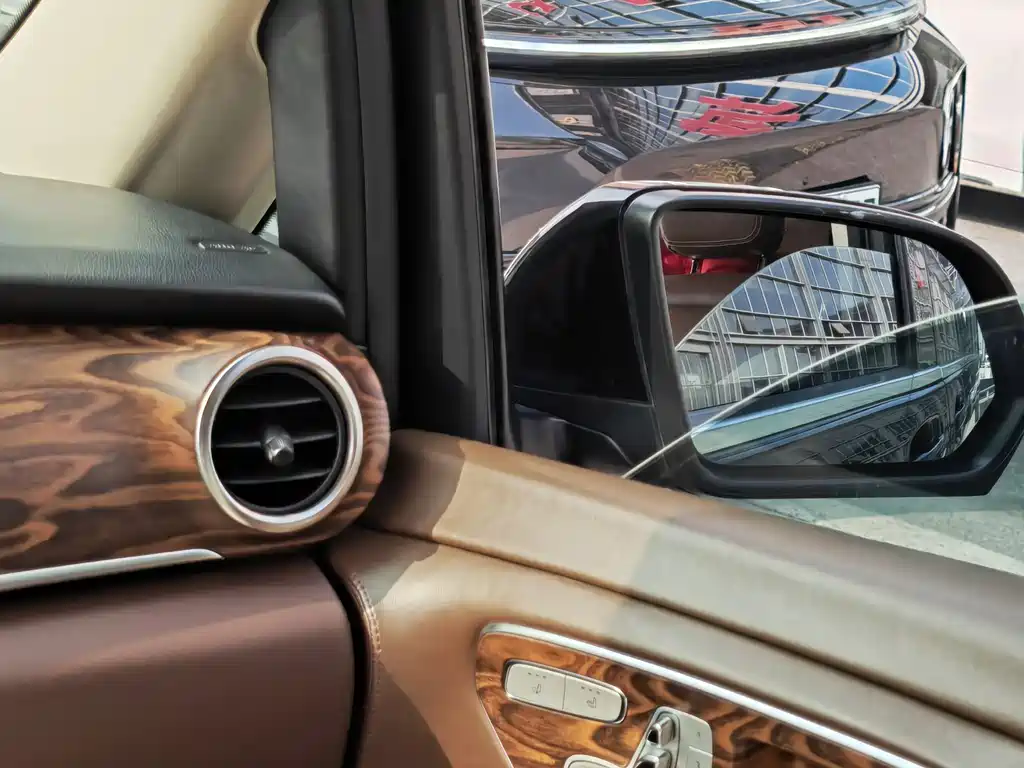 Mercedes-Benz V-Class 2019 — фото 16