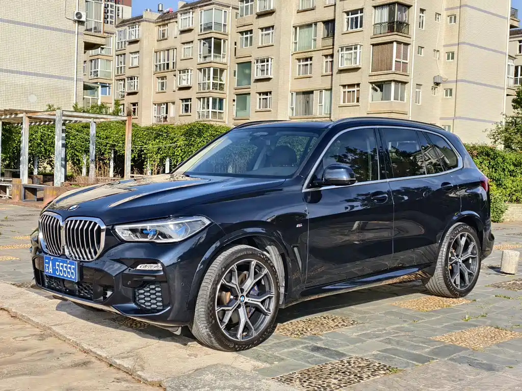 BMW X5 2021 — фото 1