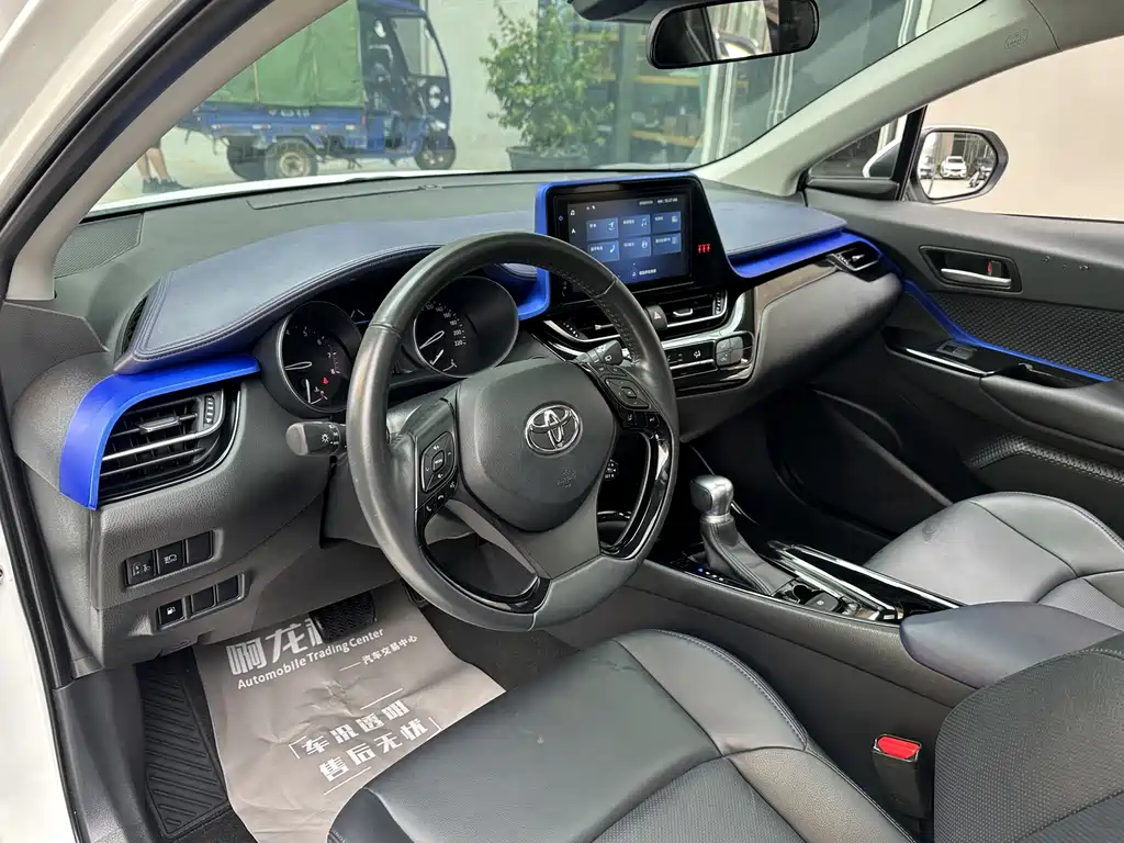 Toyota C-HR 2023 — фото 8
