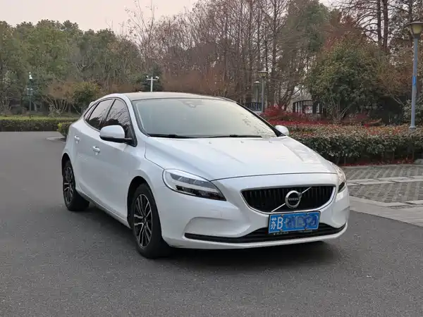 Volvo V40 2018