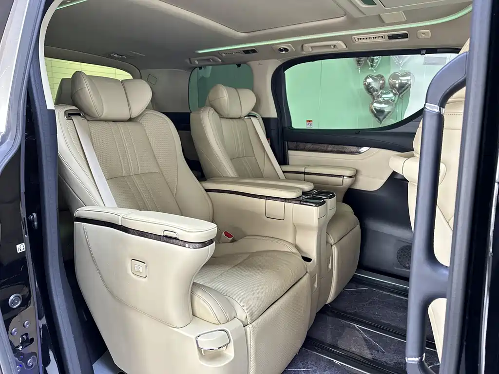 Toyota Alphard 2022 — фото 14