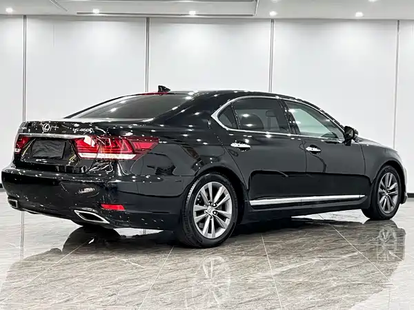 Lexus LS 2015