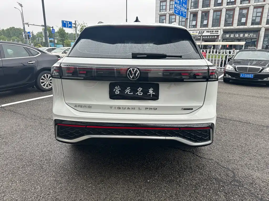 Volkswagen Tiguan L 2024 — фото 10
