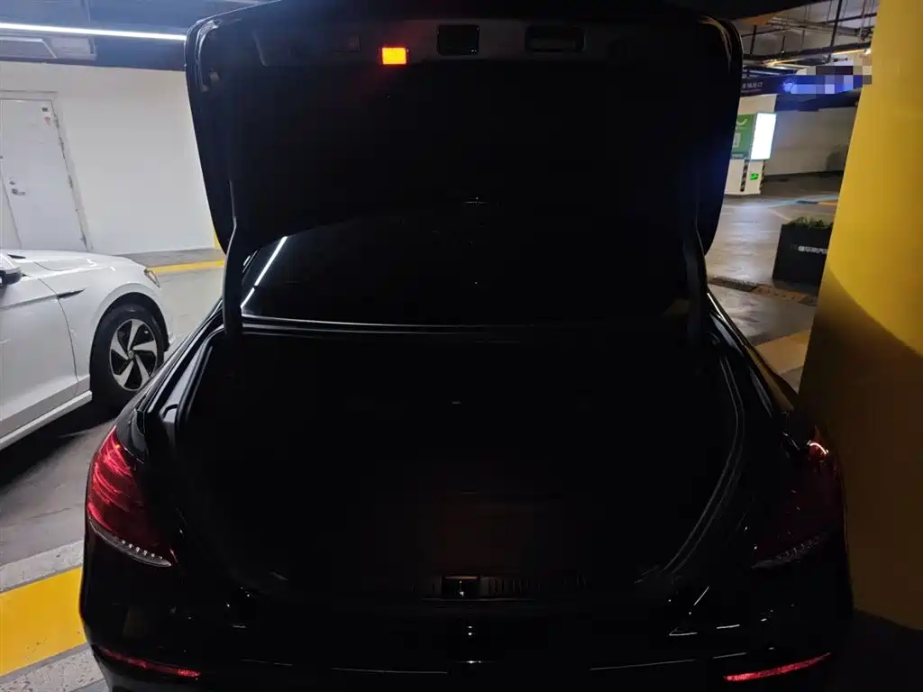 Mercedes-Benz E-Class 2020 — фото 19