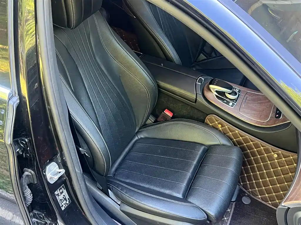 Mercedes-Benz E-Class 2018 — фото 18
