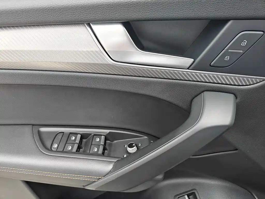 Audi Q5L 2018 — фото 10