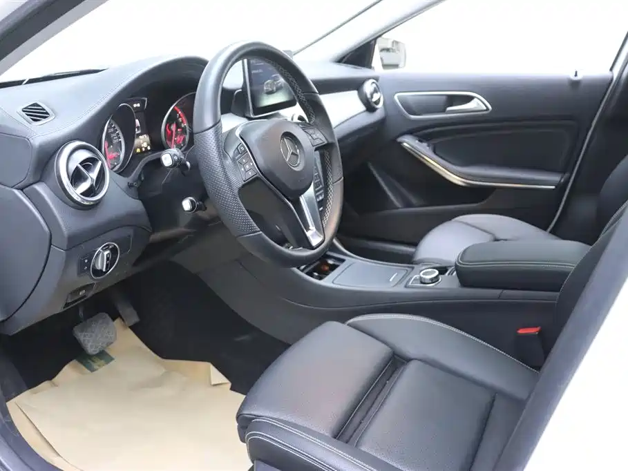 Mercedes-Benz GLA 2016 — фото 13