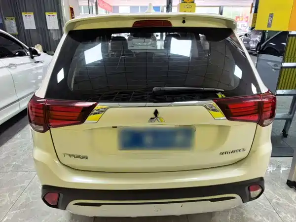 Mitsubishi Outlander 2020
