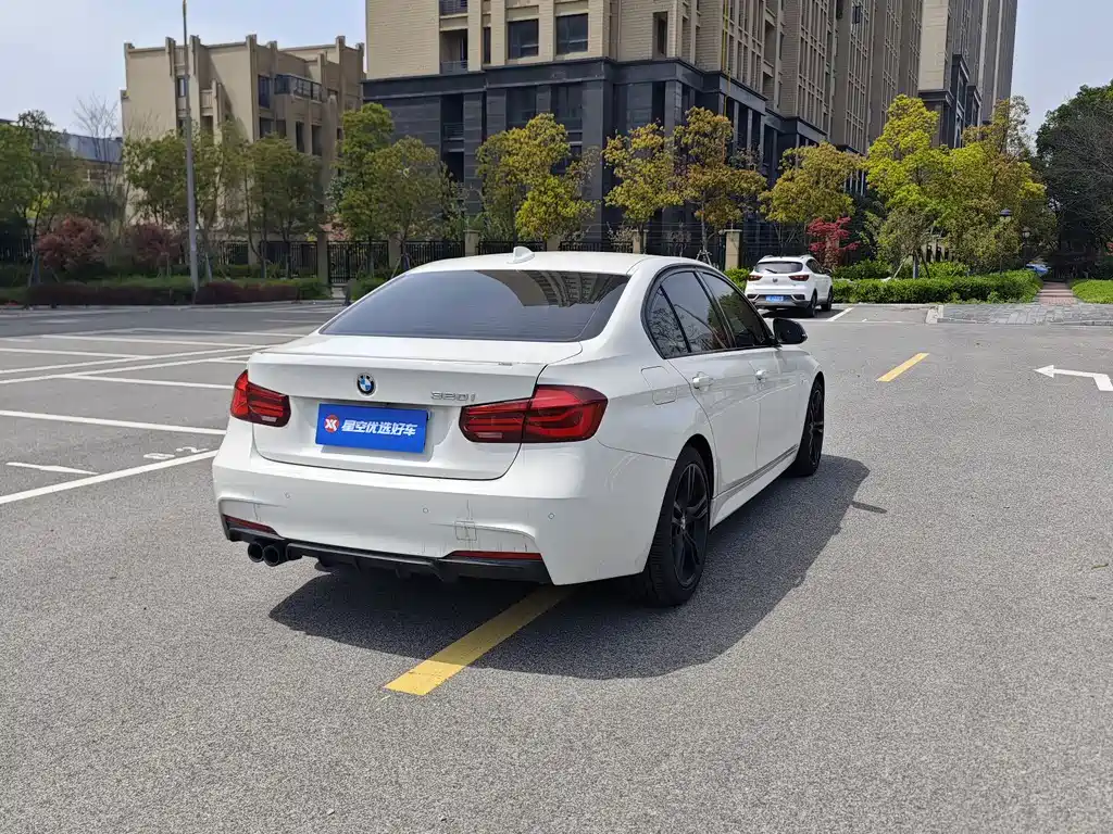 BMW 3 Series 2019 — фото 16