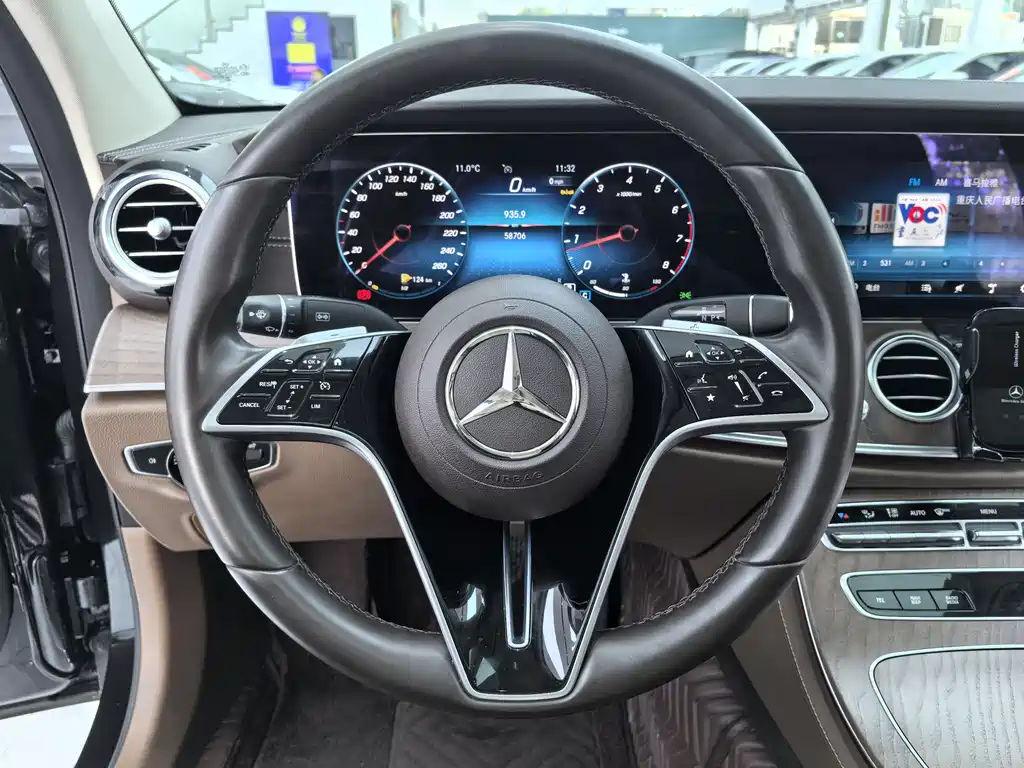 Mercedes-Benz E-Class 2023 — фото 9
