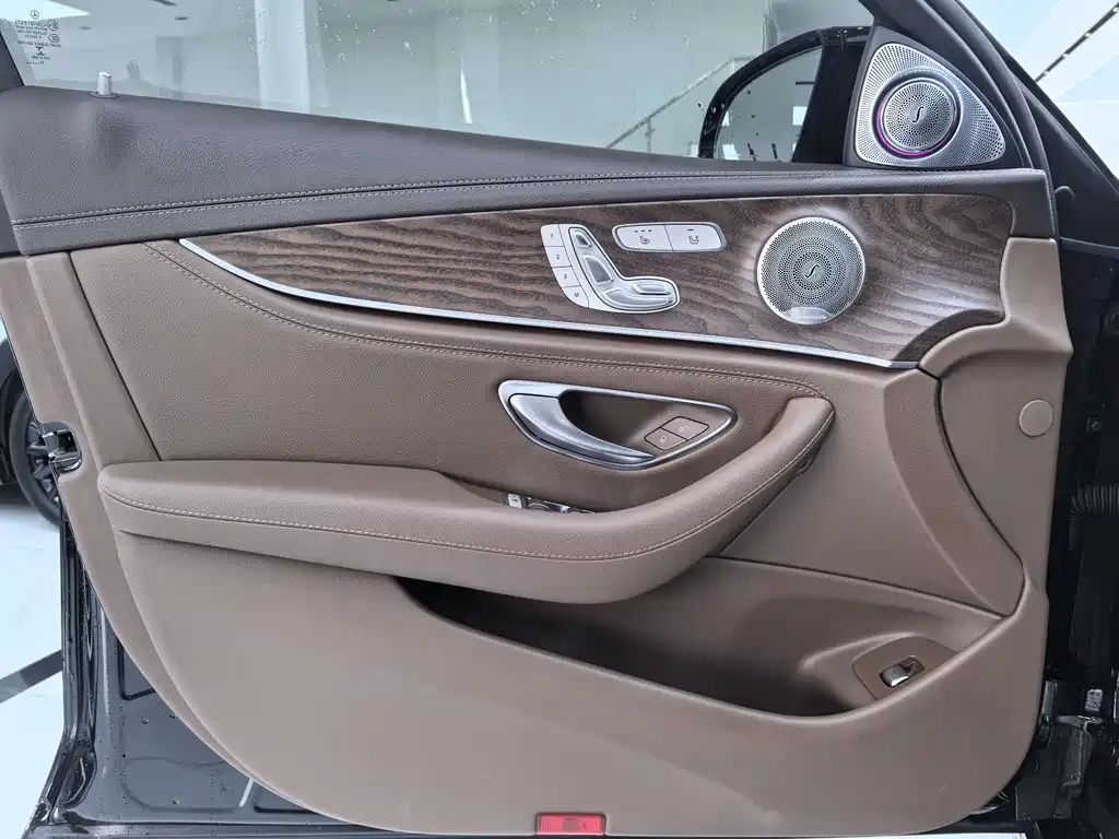 Mercedes-Benz E-Class 2023 — фото 6