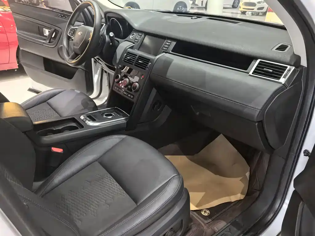 Land Rover Discovery Sport 2018 — фото 12