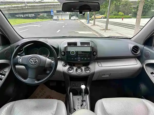 Toyota RAV4 2011