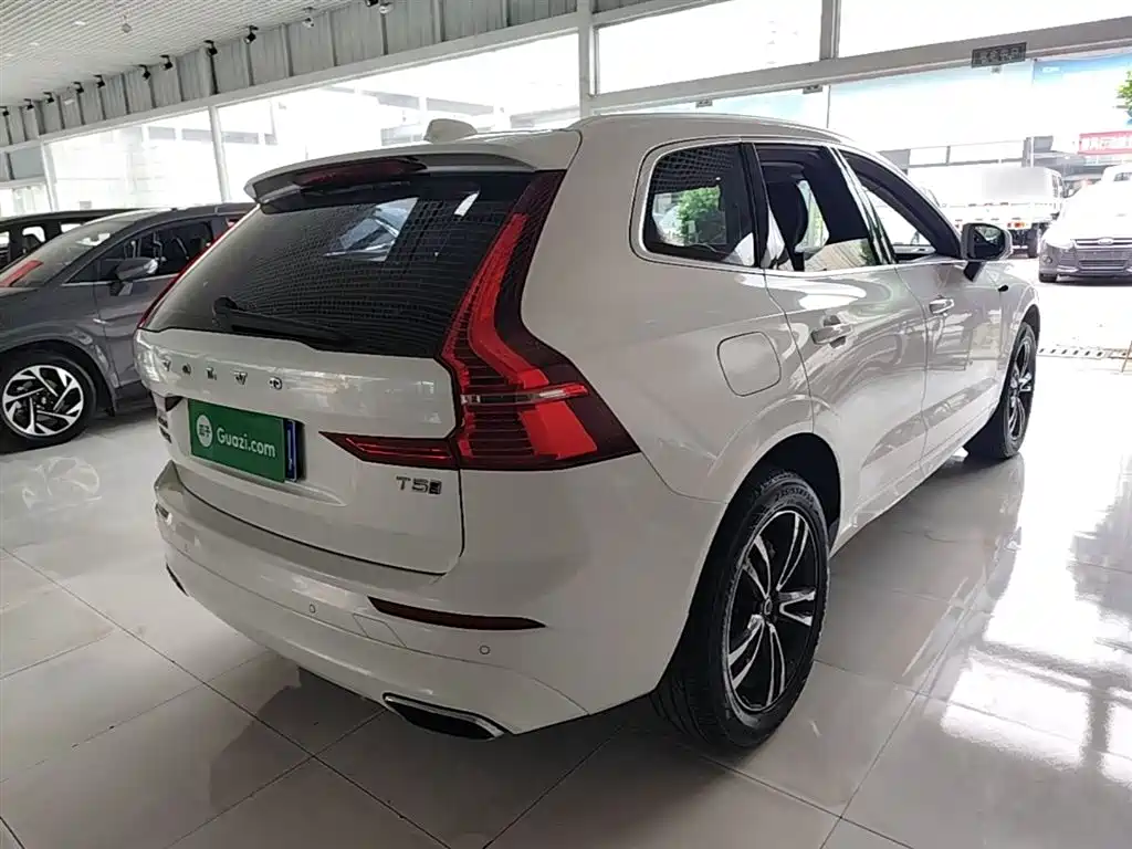 Volvo XC60 2018 — фото 7