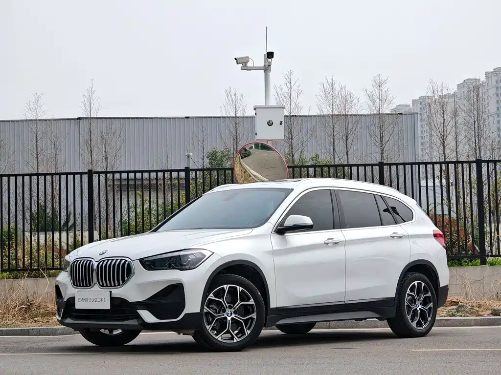 BMW X1 2022 — фото 1