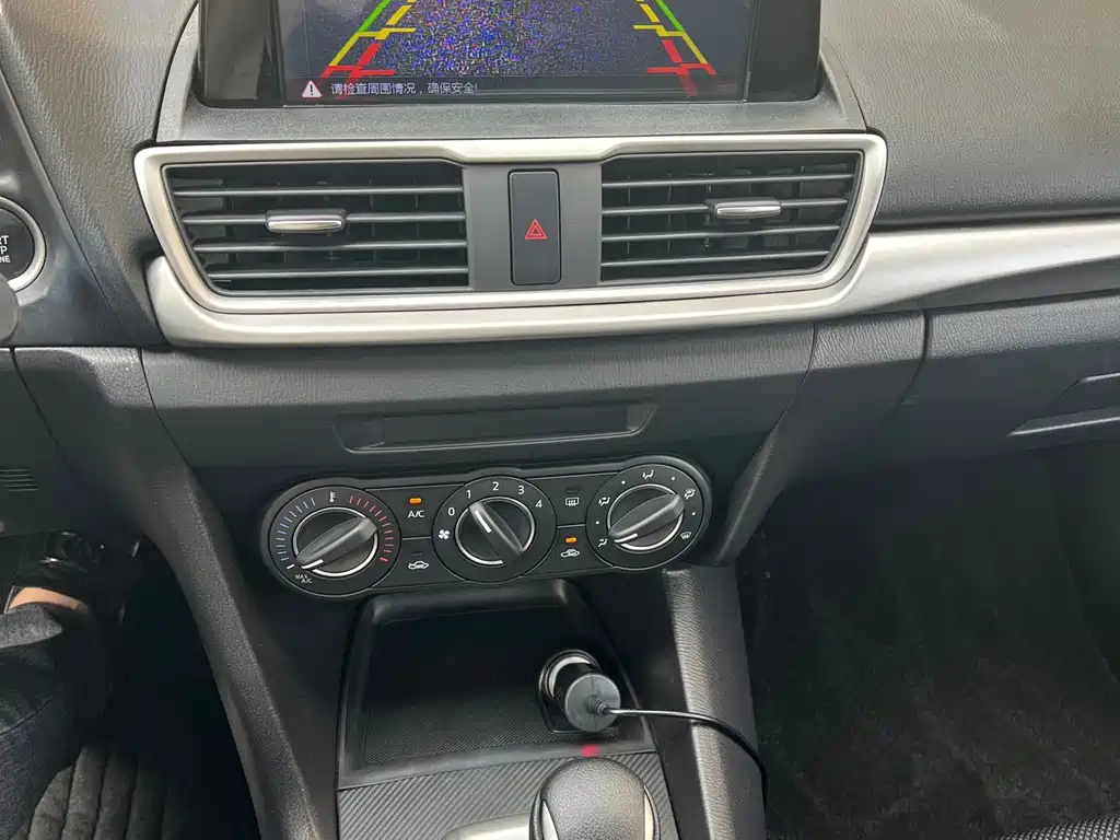 Mazda 3 Axela 2019 — фото 16