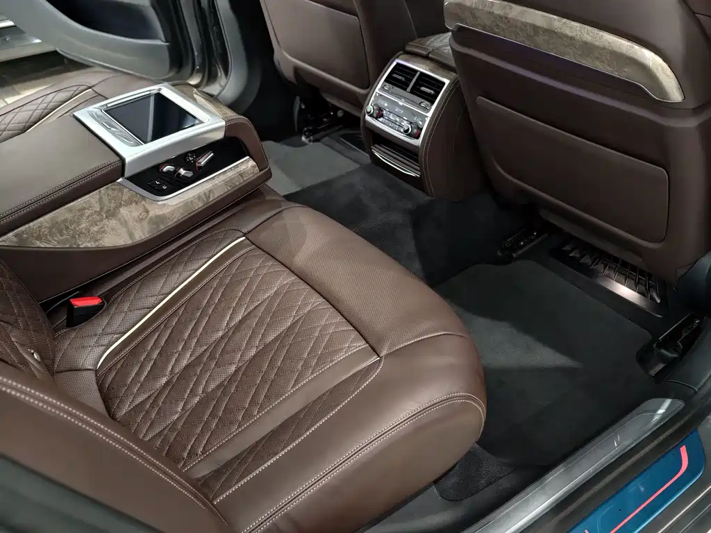 BMW 7 Series 2020 — фото 18