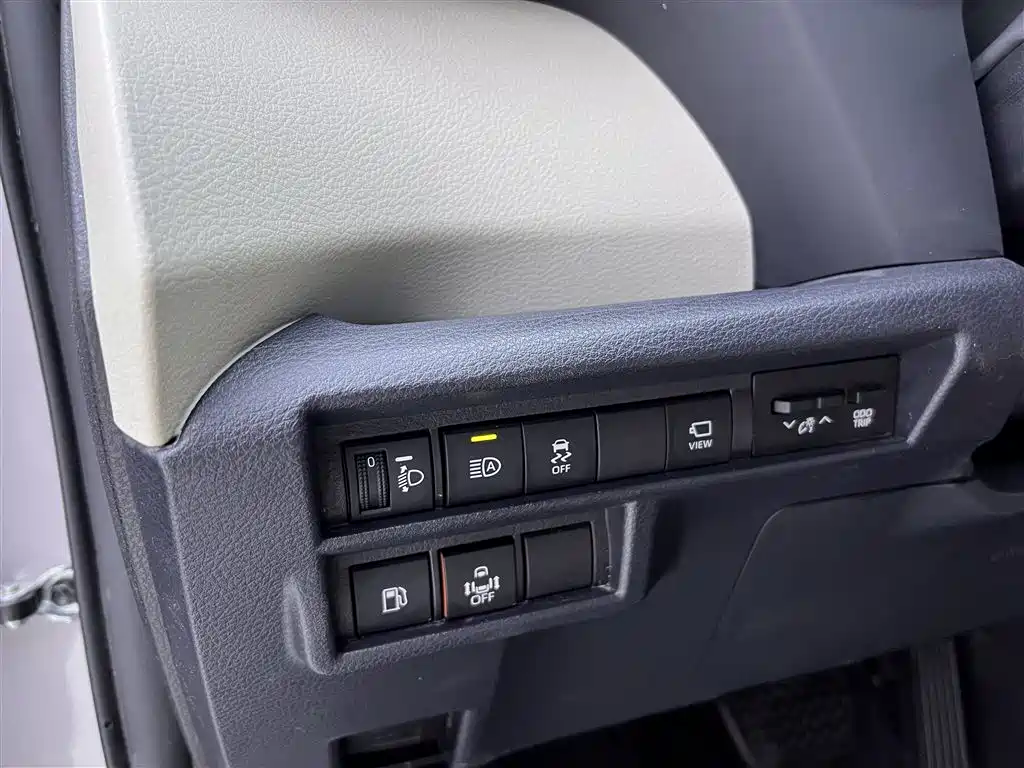 Toyota Granvia 2023 — фото 26