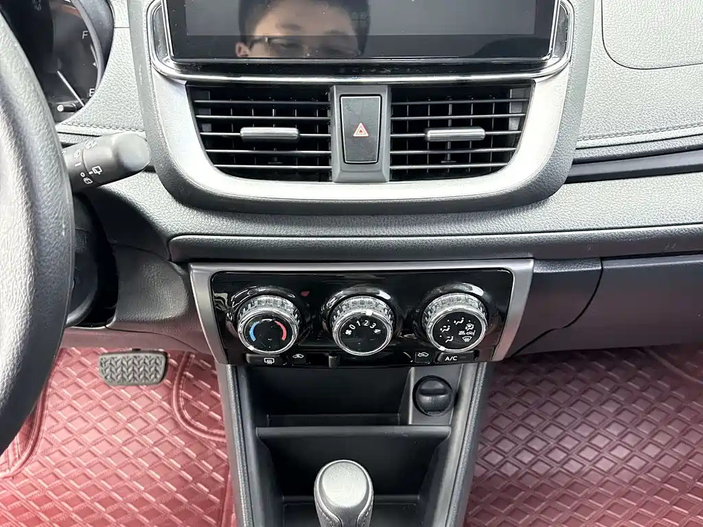Toyota Yaris L 2022 — фото 14