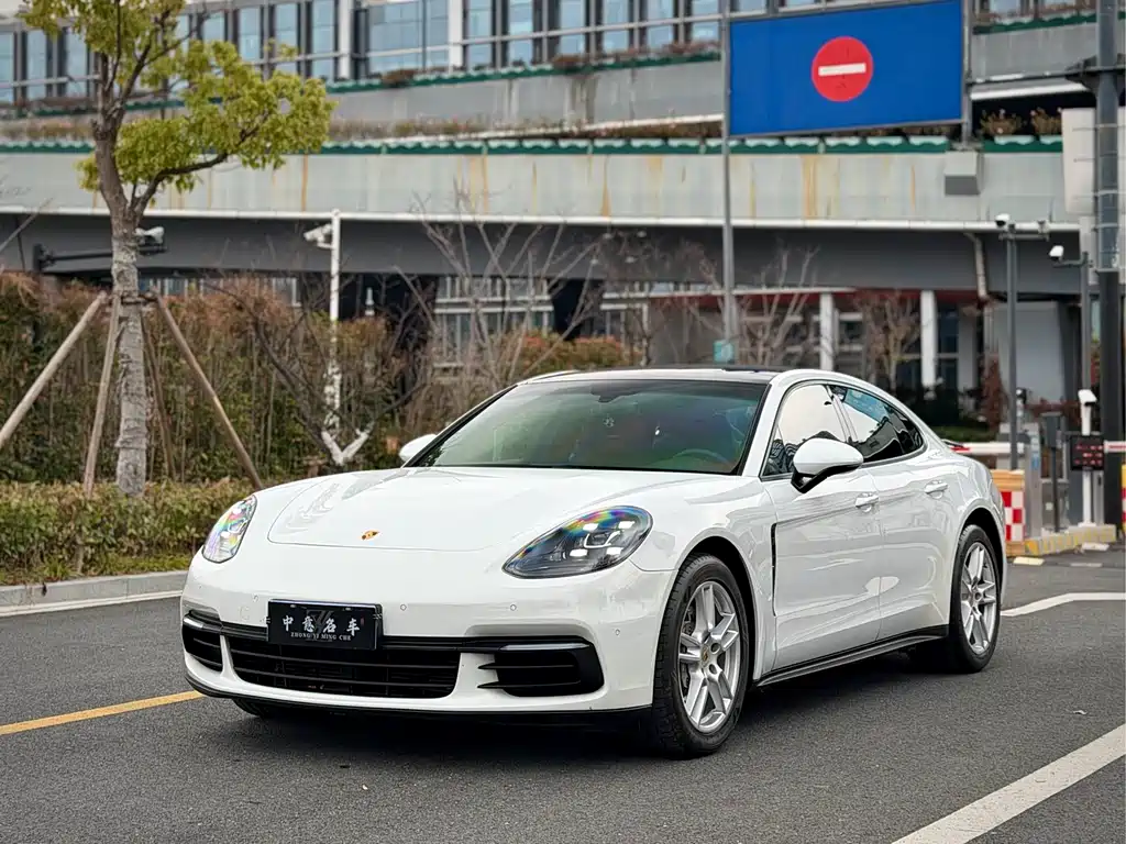 Porsche Panamera 2018 — фото 1