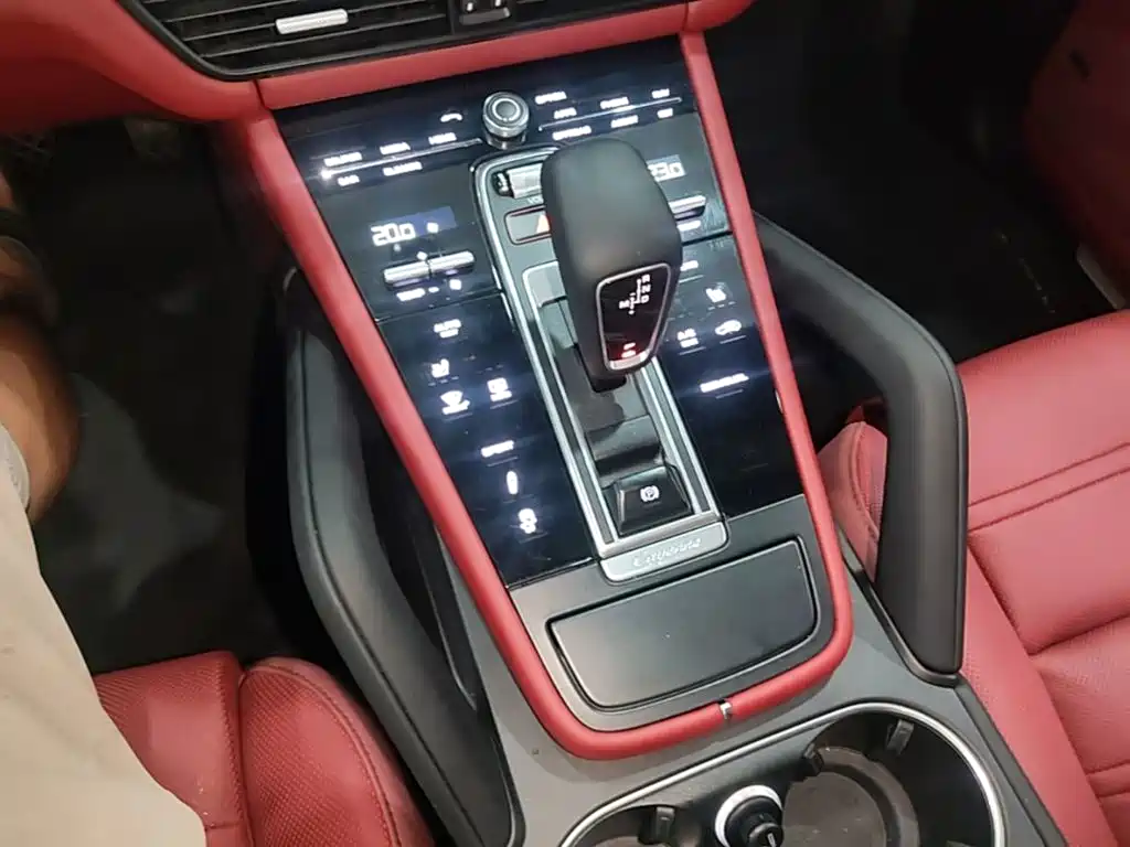 Porsche Cayenne 2020 — фото 14