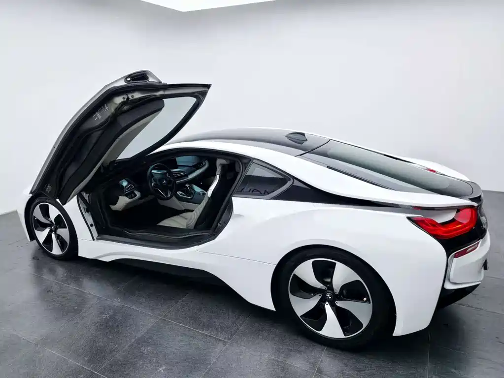 BMW i8 2017 — фото 35