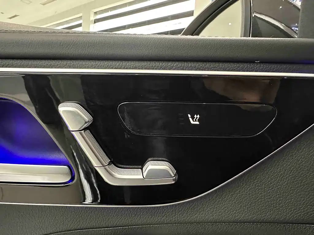 Mercedes-Benz C-Class 2023 — фото 6