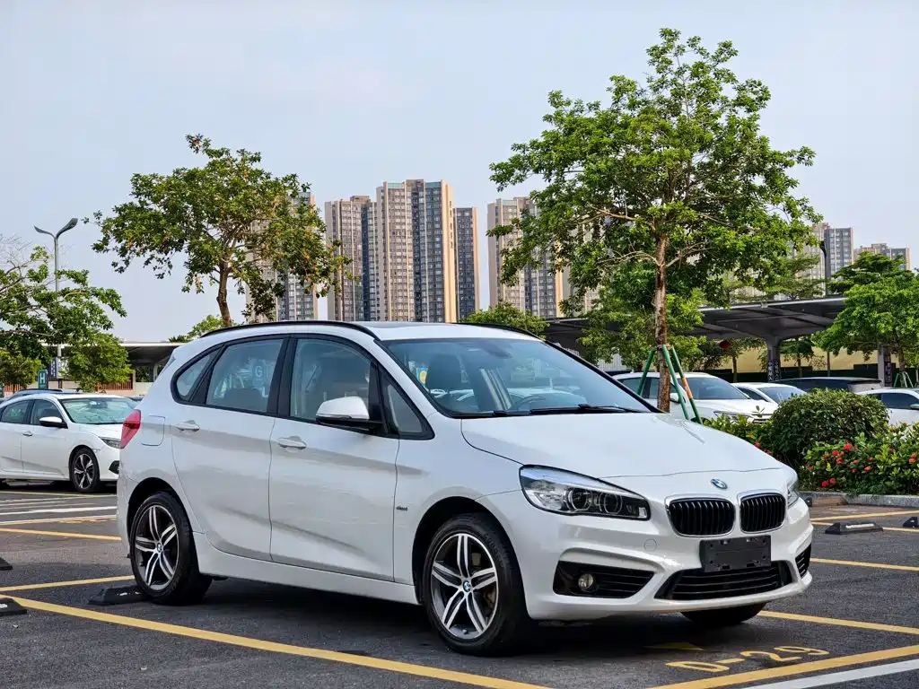 BMW 2 Series Active Tourer 2018 — фото 21