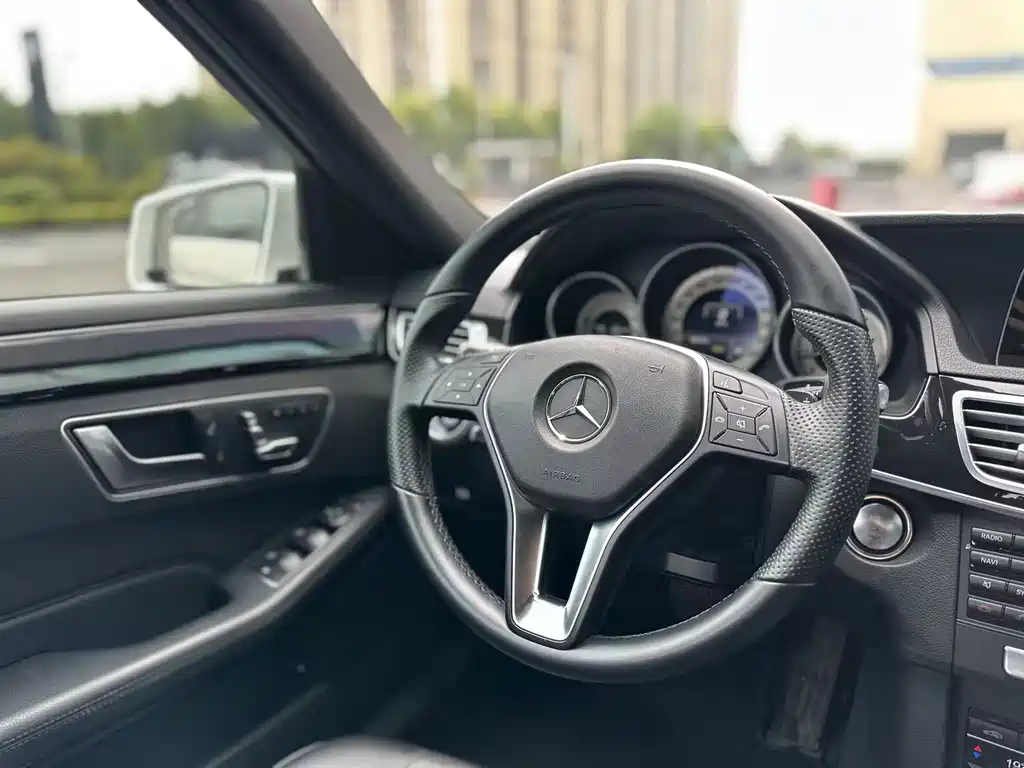 Mercedes-Benz E-Class 2014 — фото 12